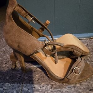 Chic Tan Women's Heels